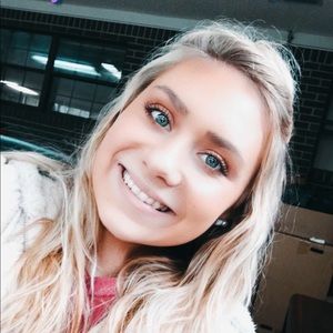 Meet your Posher, Kayla